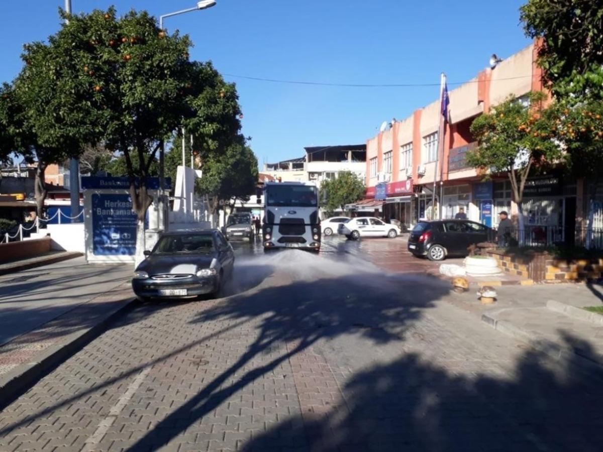 Efeler&rsquo;de temizlik ve hijyen &ccedil;alışmaları aralıksız s&uuml;r&uuml;yor
