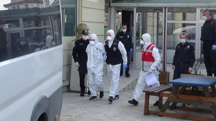 Karantinadaki yakınını göremediği için güvenlikçileri bıçaklamıştı! Böyle götürüldü