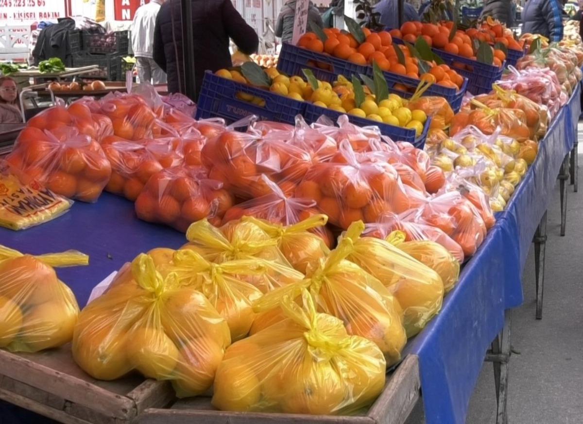 Elle se&ccedil;me yasağının ardından esnaf poşetleme uygulamasına ge&ccedil;ti