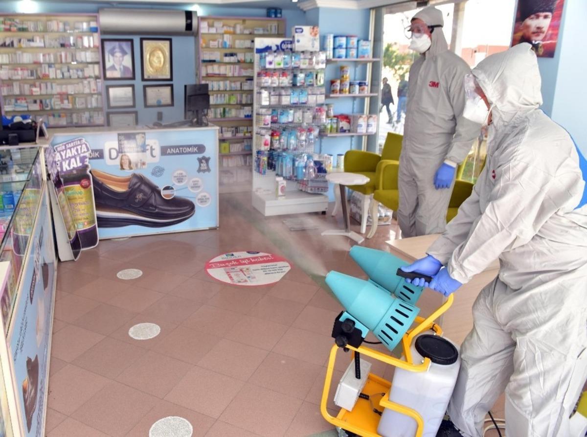 Kepez&rsquo;de eczaneler dezenfekte ediliyor