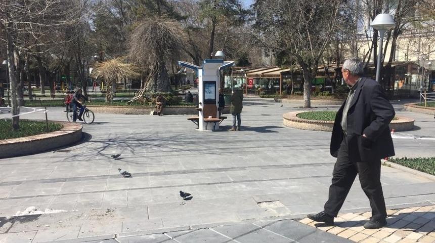 65 yaş &uuml;st&uuml; vatandaşlara sokağa &ccedil;ıkma yasağı uygulaması