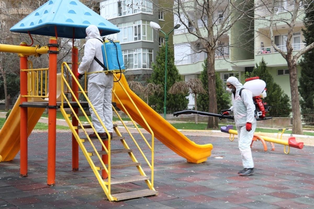 Karak&ouml;pr&uuml;&rsquo;de 116 park dezenfekte edildi