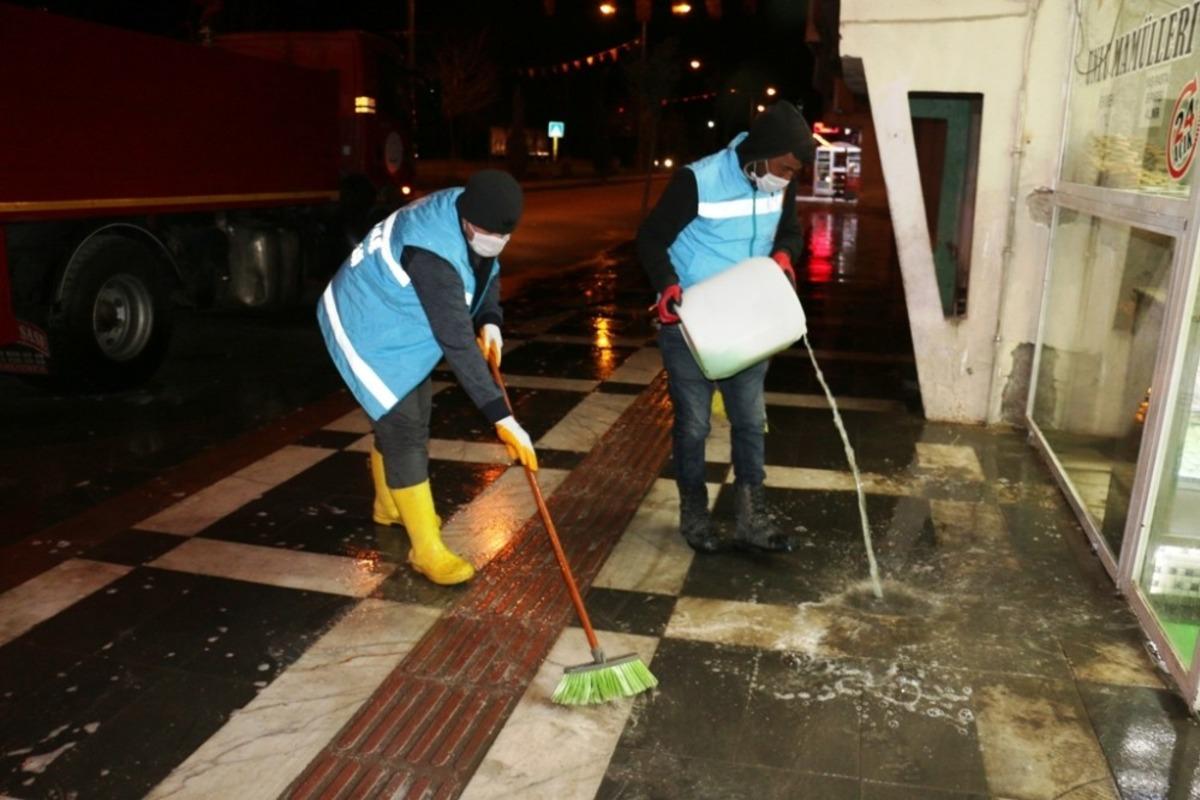 Ak&ccedil;akale&rsquo;de dezenfekte &ccedil;alışmaları aralıksız s&uuml;r&uuml;yor