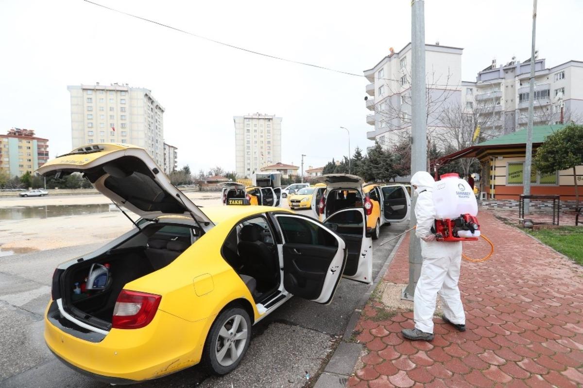 Şahinbey&rsquo;deki taksiler ve taksi durakları dezenfekte edildi