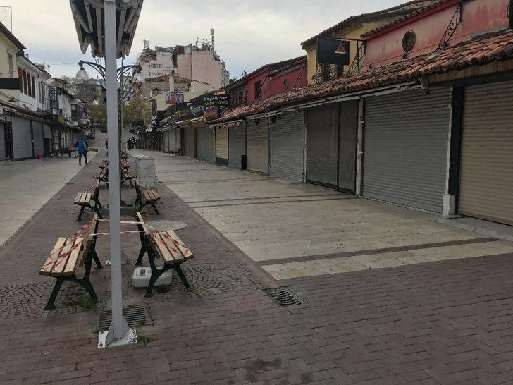 Kuşadası’nda sokaklar ve caddeler bomboş G3