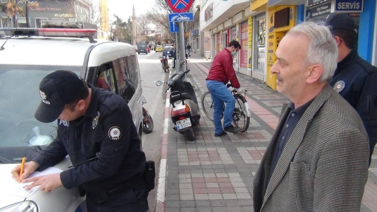 Polis ve zabıta sokaktaki yaşlılar i&ccedil;in denetimini arttırdı