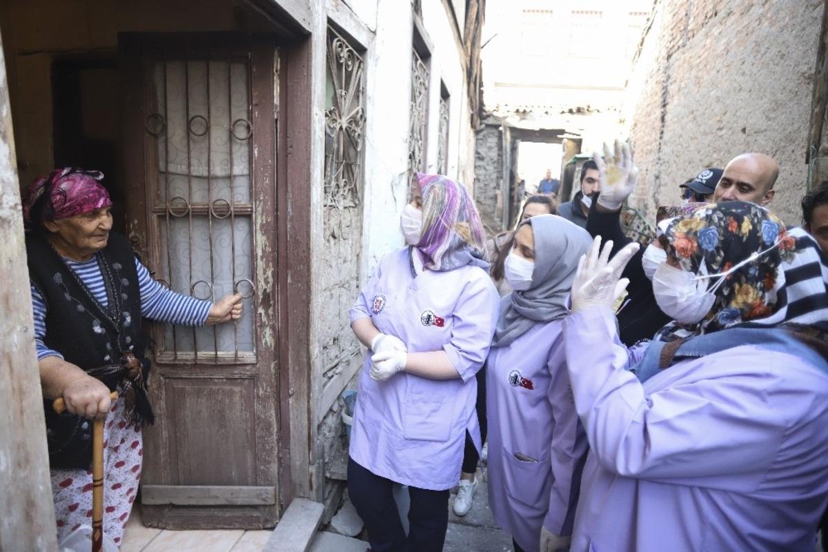 Ankara Valiliği 65 yaş &uuml;st&uuml; vatandaşların ihtiya&ccedil;larını karşılıyor