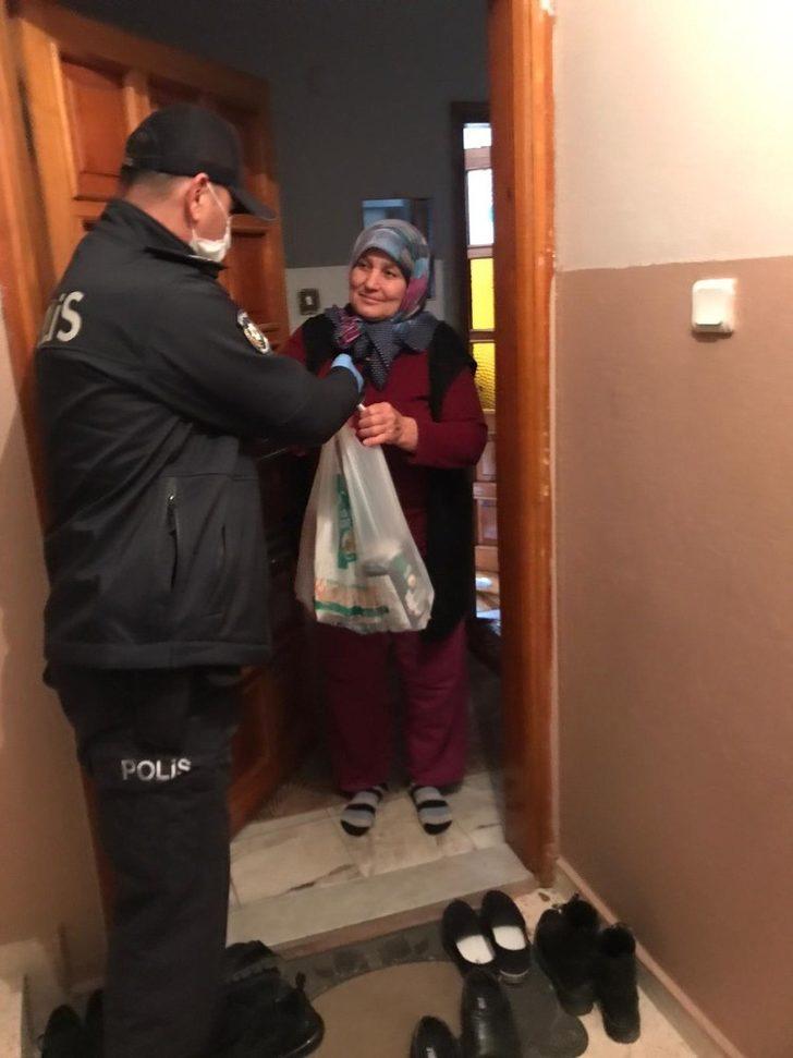 Emniyet’ten sokağa çıkma kısıtlaması bulunan vatandaşlara hizmet G4