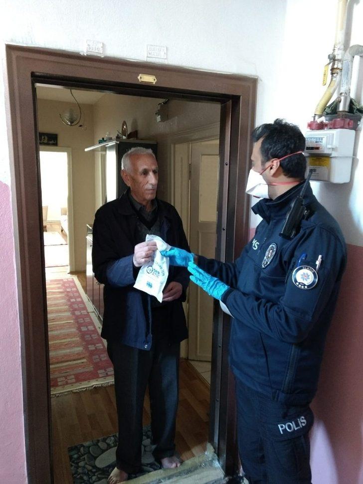 Emniyet’ten sokağa çıkma kısıtlaması bulunan vatandaşlara hizmet G5