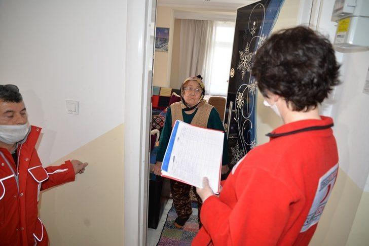 Bolu’da, sokağa çıkamayan yaşlı vatandaşlara yardım eli G4