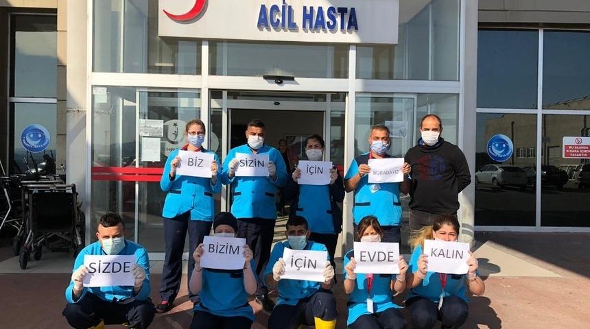 Ayvalık Devlet Hastanesi çalışanlarından anlamlı mesaj