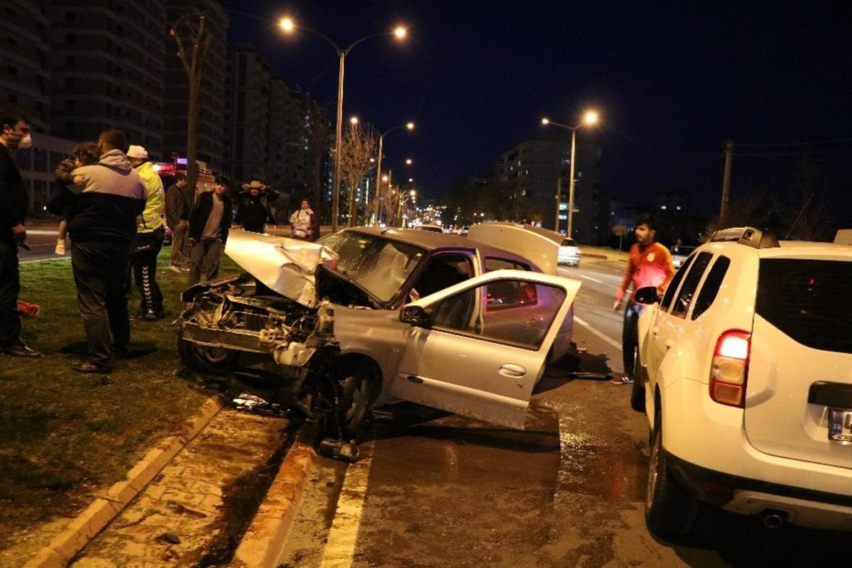 Kahramanmaraş&rsquo;ta trafik kazası: 1 ağır 4 yaralı