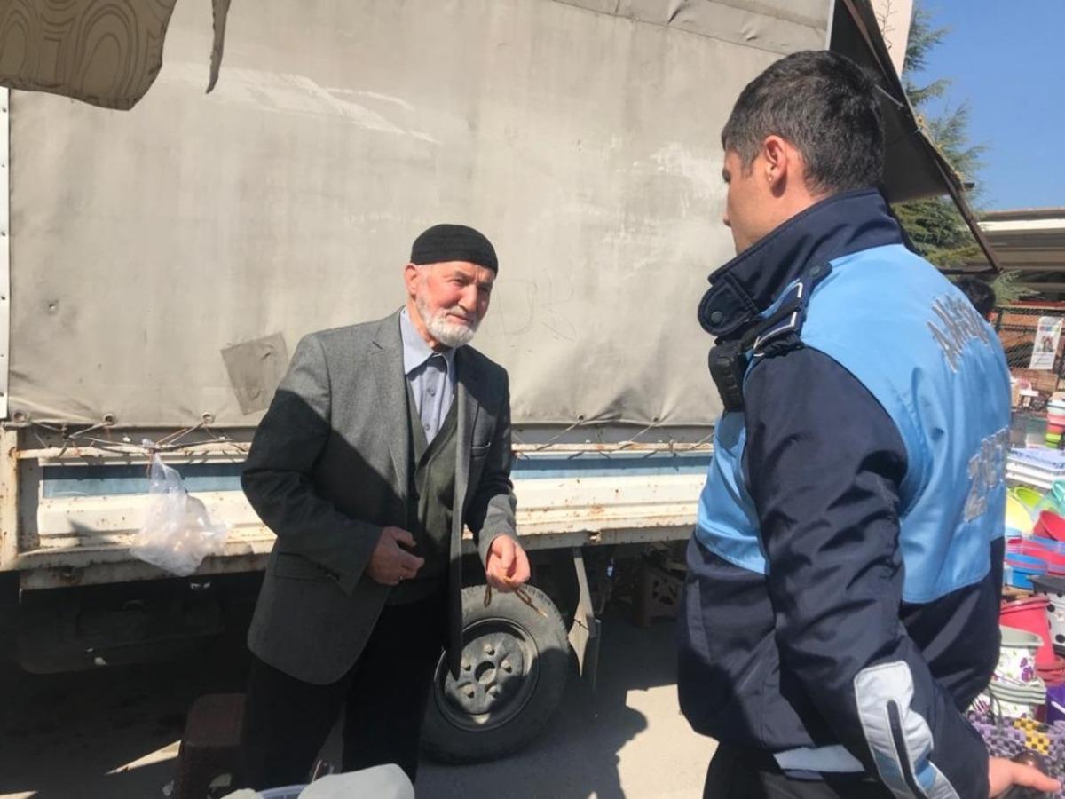 Amasya&rsquo;da yasağa uymayan vatandaşları zabıtalar uyardı