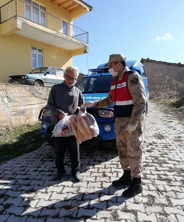 Vefa Sosyal Destek Grubu, 65 yaş üzerindeki vatandaşlara yardıma başladı