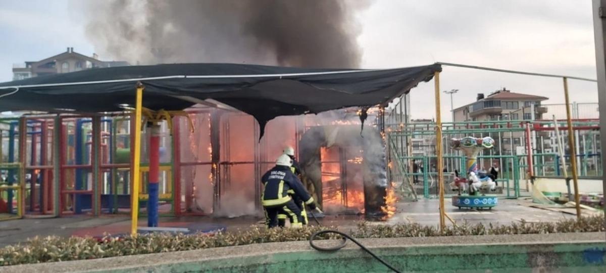 Yalova&rsquo;da oyun parkı alev aldı