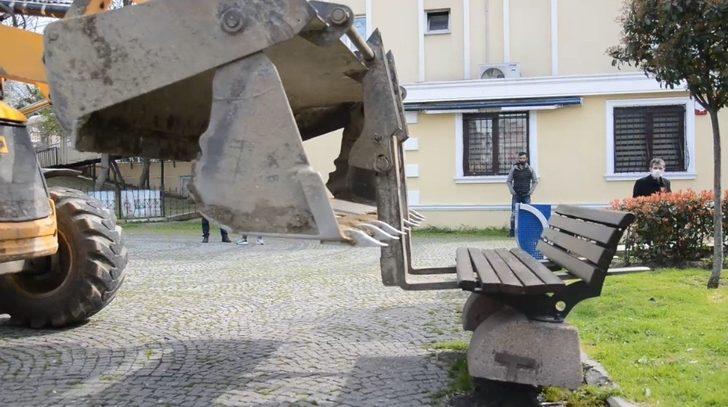 Vatandaş yasak dinlemedi, belediye bankları kepçeyle topladı G1