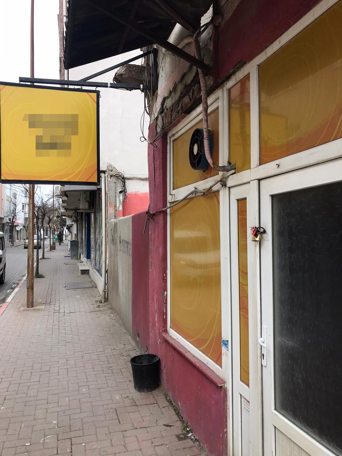 Koronavir&uuml;s uyarısına rağmen a&ccedil;ık olan 2 iş yeri m&uuml;h&uuml;rlendi