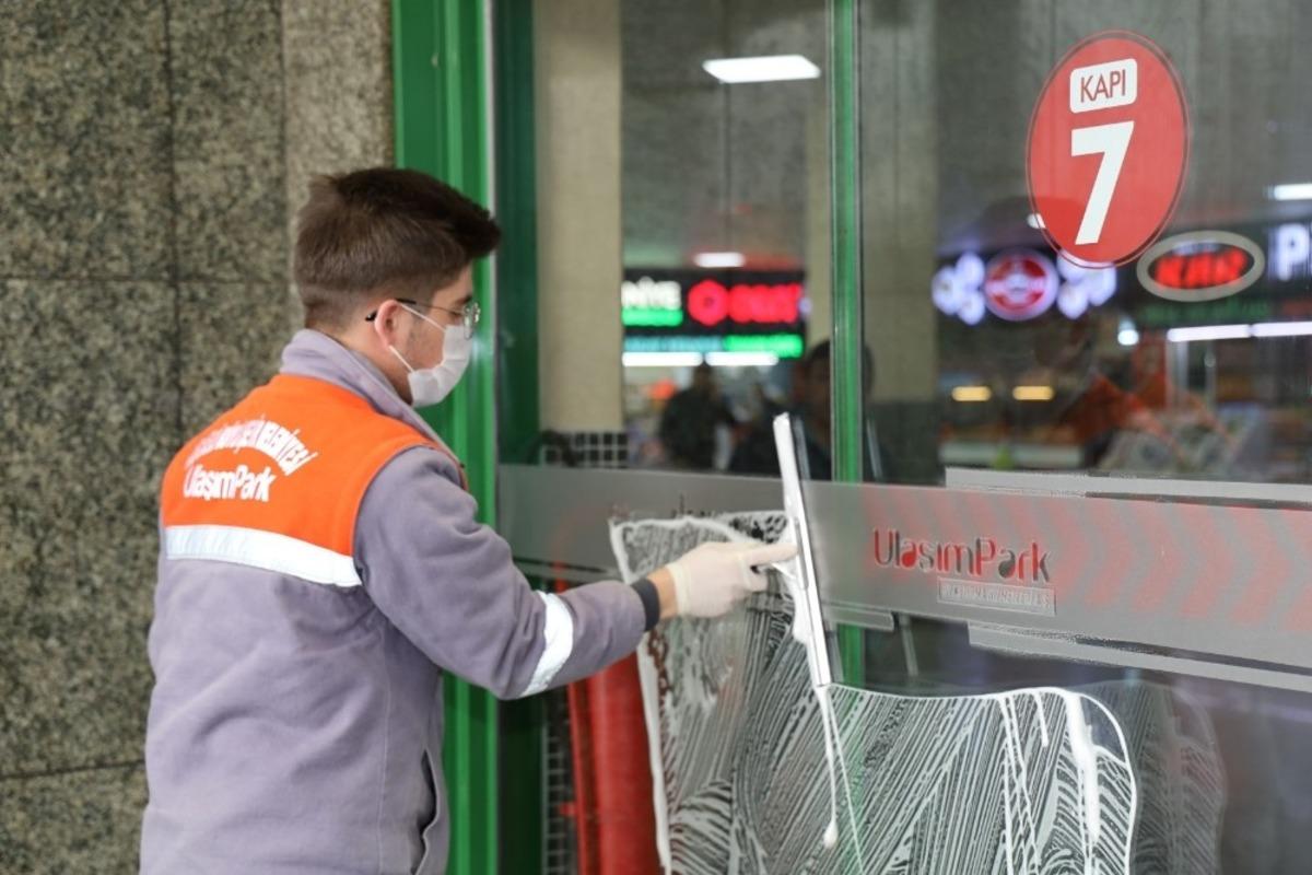 Kocaeli Şehirlerarası Otob&uuml;s Terminali g&uuml;nde iki kez dezenfekte ediliyor