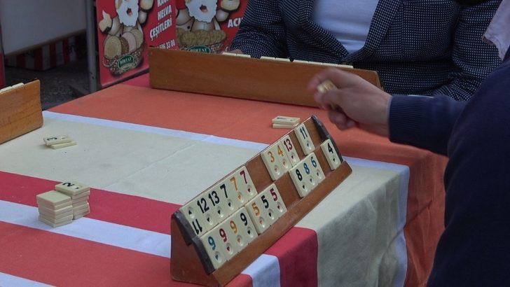 Koronavirüs uyarılarına inat... Sokağın ortasında hayrete düşüren manzara!  G3