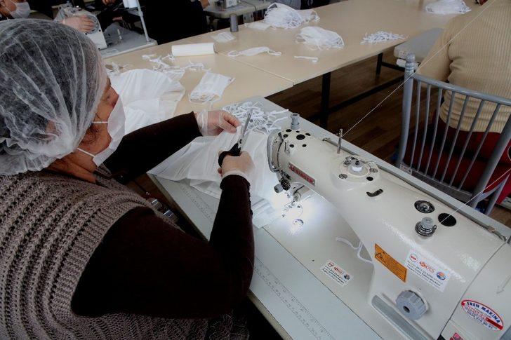 Akdeniz Belediyesi tıbbi maske üretimine başladı G2