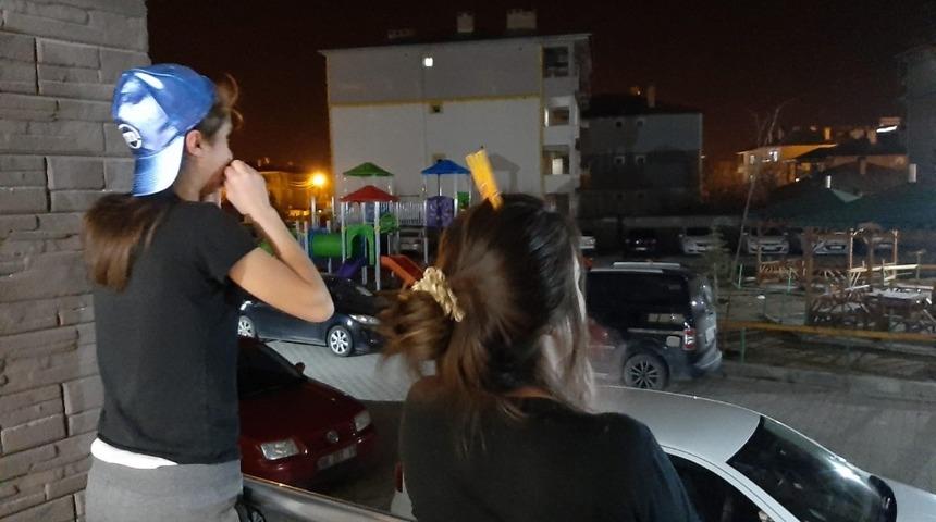 Van’da sağlık çalışanlarına alkışlı destek