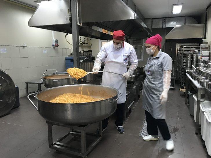 Maltepe’de 65 yaş üstü vatandaşlara sıcak yemek desteği G2