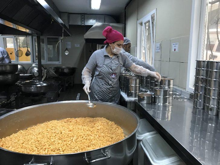 Maltepe’de 65 yaş üstü vatandaşlara sıcak yemek desteği G3