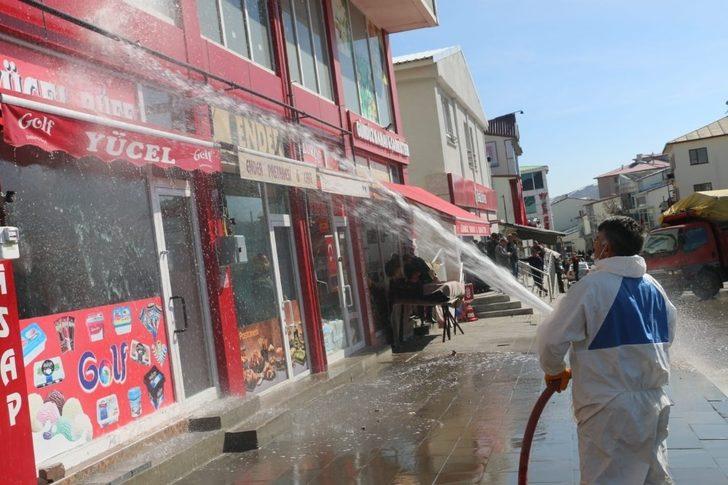 Cadde ve kaldırımlar dezenfekteli suyla temizlendi G2
