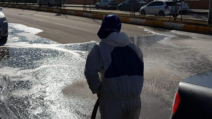 Cadde ve kaldırımlar dezenfekteli suyla temizlendi G3
