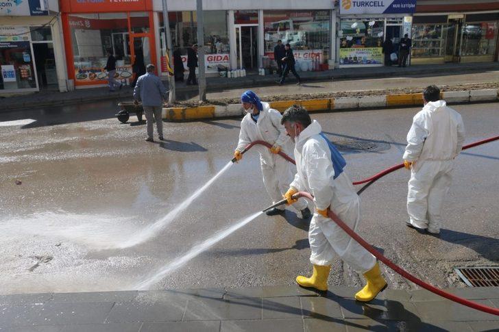 Cadde ve kaldırımlar dezenfekteli suyla temizlendi G5