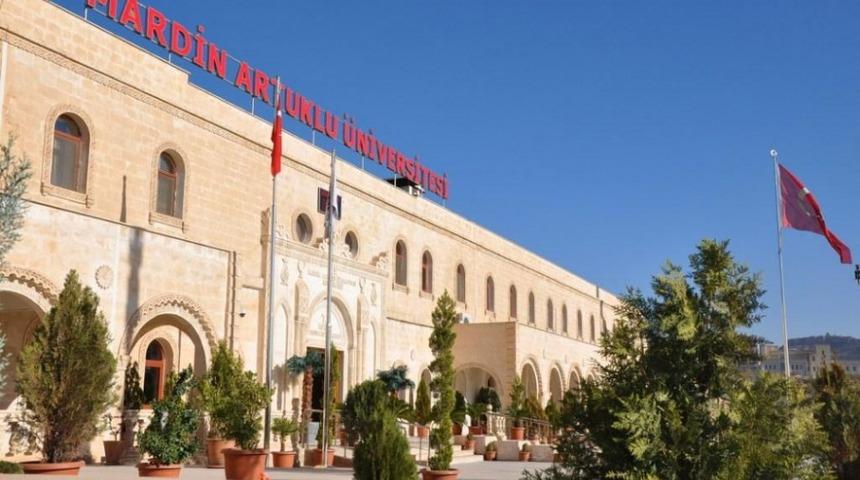 Artuklu &Uuml;niversitesi &rsquo;Artuklu evde kitap okuyor&rsquo; etkinliği başlattı