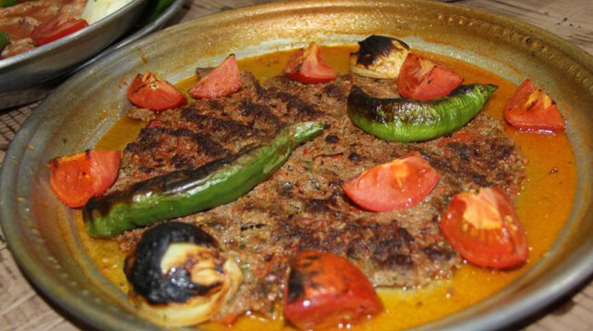 Tepsi kebabı tarifi, Hatay'ın vazge&ccedil;ilmez lezzeti tepsi kebabı nasıl yapılır?