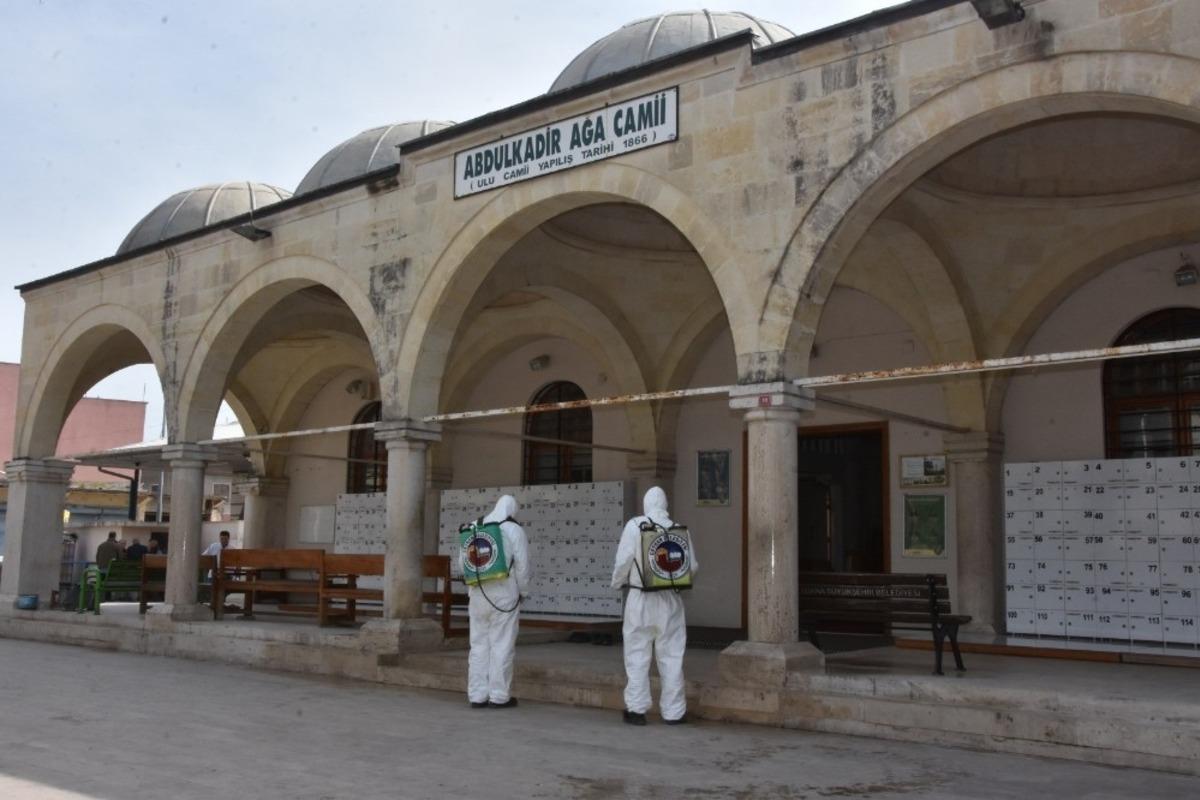 Ceyhan korona vir&uuml;se karşı dezenfekte ediliyor