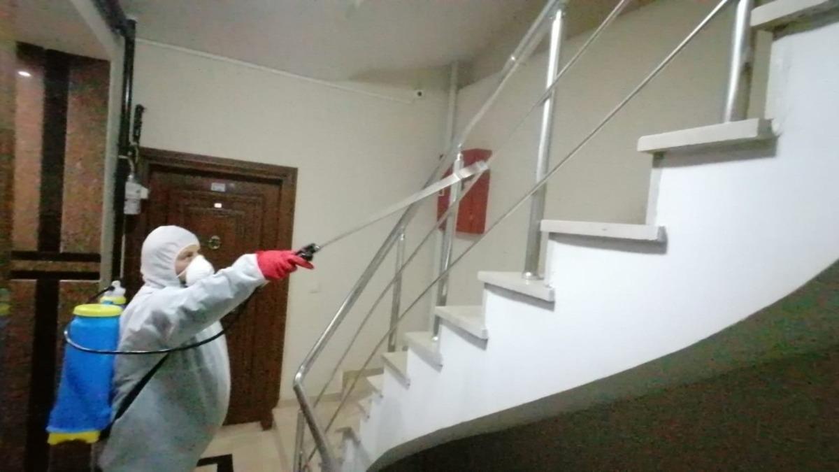 Ey&uuml;psultan&rsquo;daki apartmanlar tek tek dezenfekte edildi