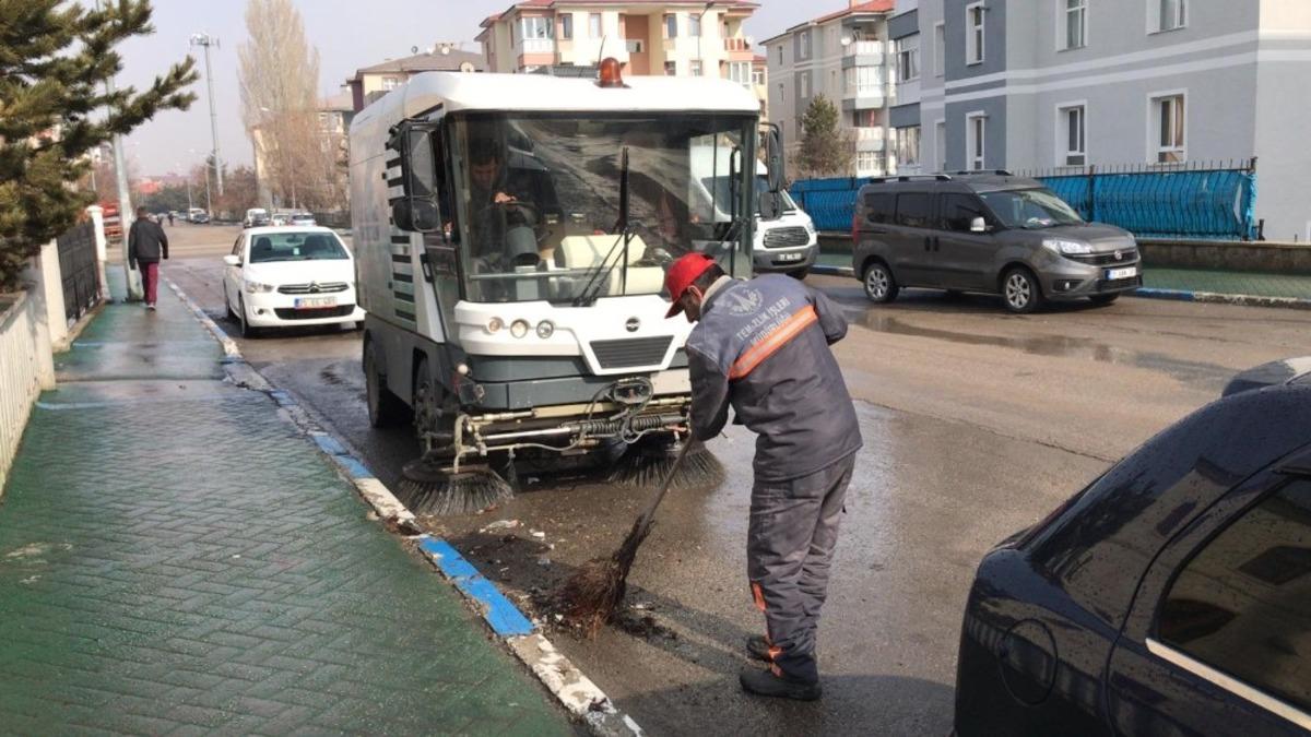 Aziziye&rsquo;de bahar temizliği devam ediyor