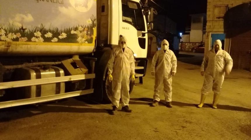 Temizlik iş&ccedil;ilerine tulum, maske ve eldiven dağıtıldı