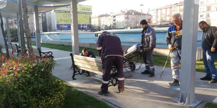 Sincan’da meydanlarda banklar kaldırıldı G1