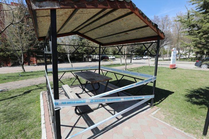 Sincan’da meydanlarda banklar kaldırıldı G4