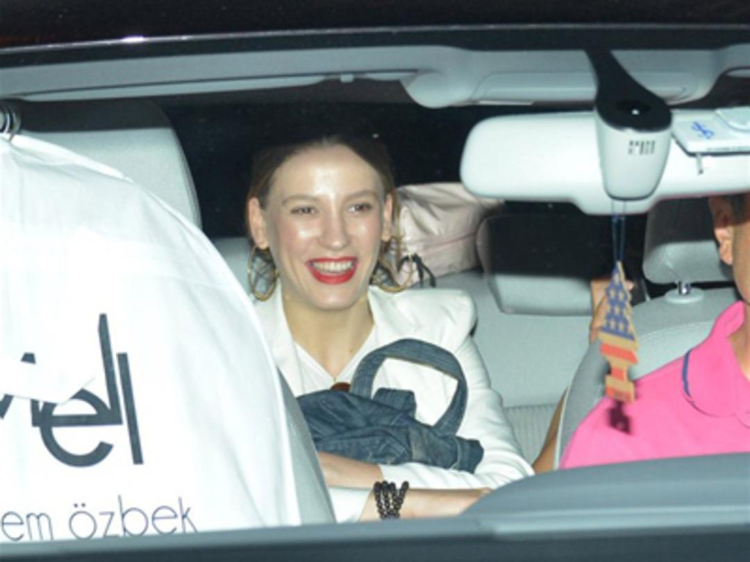 Serenay Sarıkaya'dan 'aşk' a&ccedil;ıklaması