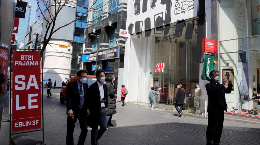 Koronavir&uuml;s&uuml;n vurduğu o &uuml;lkeden umutlandıran haber!