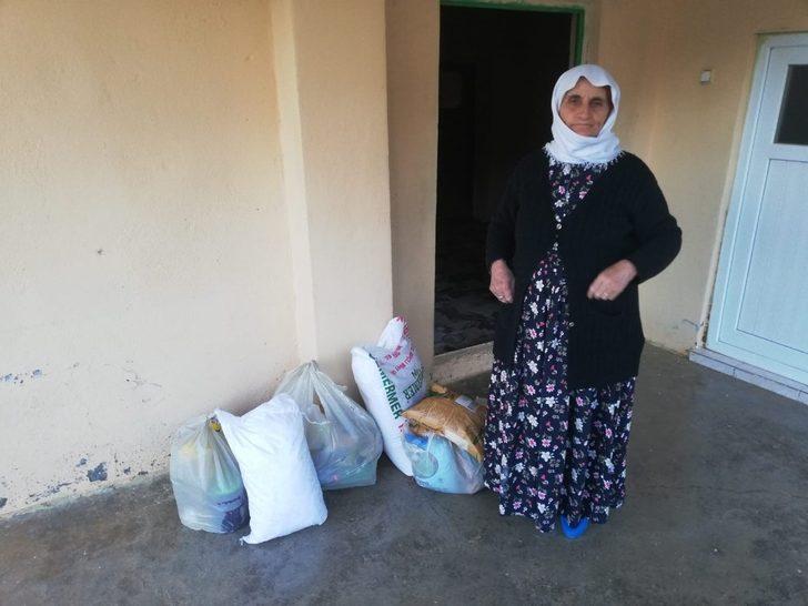 Bu beldede yaşlı ve hasta yakınlarının bakımını üstlenenlerin de ihtiyaçları karşılanıyor G1