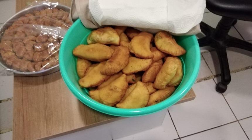 Elleriyle yaptığını sağlık&ccedil;ılara g&ouml;t&uuml;rd&uuml;