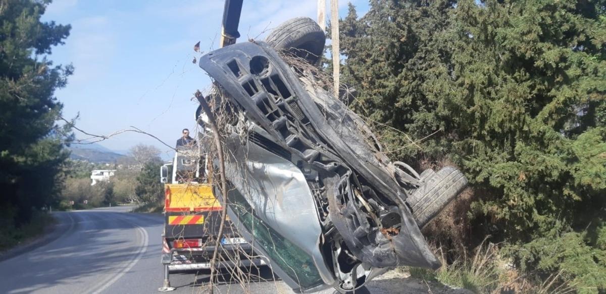 Otomobil tarlaya u&ccedil;tu; 2 yaralı