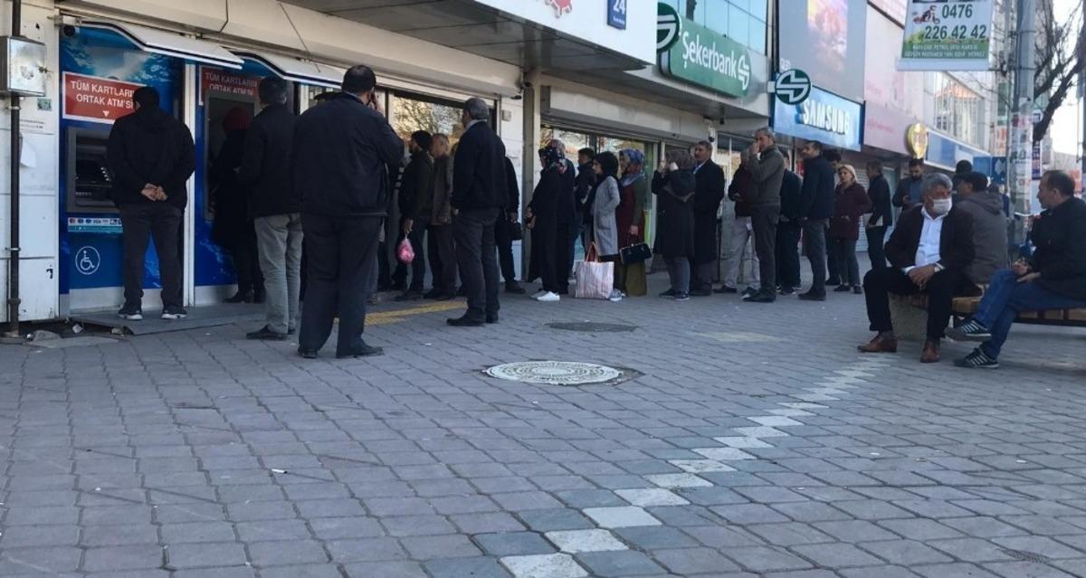 Iğdırlılar korona vir&uuml;s &ccedil;ağrılarına uymadı yine sokaklara d&ouml;k&uuml;ld&uuml;
