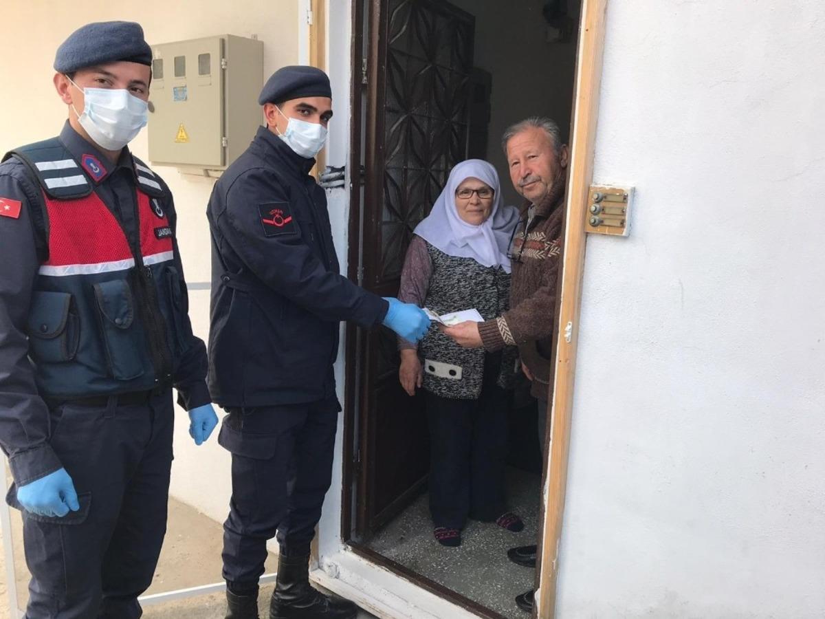 Yaşlılara &lsquo;Vefa&rsquo; oluyorlar