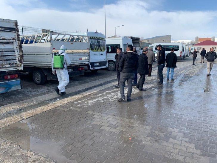 Çaldıran Belediyesi bine yakın aracı dezenfekte etti G2