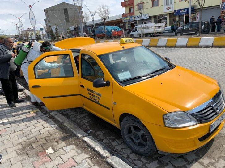 Çaldıran Belediyesi bine yakın aracı dezenfekte etti G3