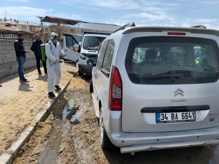 Çaldıran Belediyesi bine yakın aracı dezenfekte etti G4