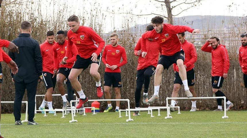 Kayserispor’da topbaşı ertelendi