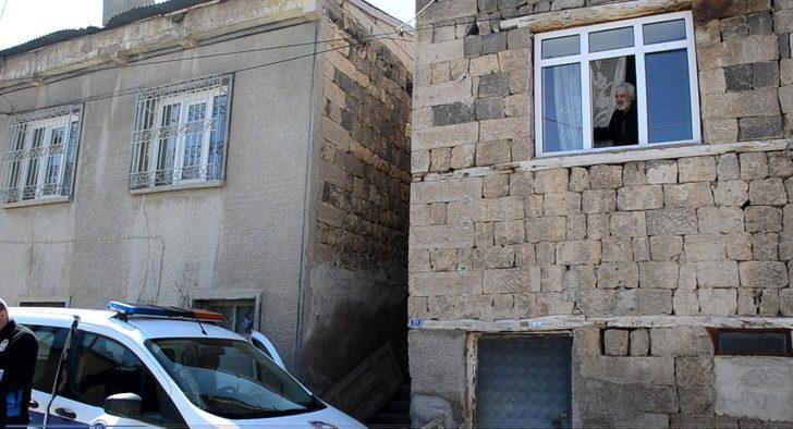 Evden çıkamayan emeklinin maaşını zabıta ekipleri götürdü G2